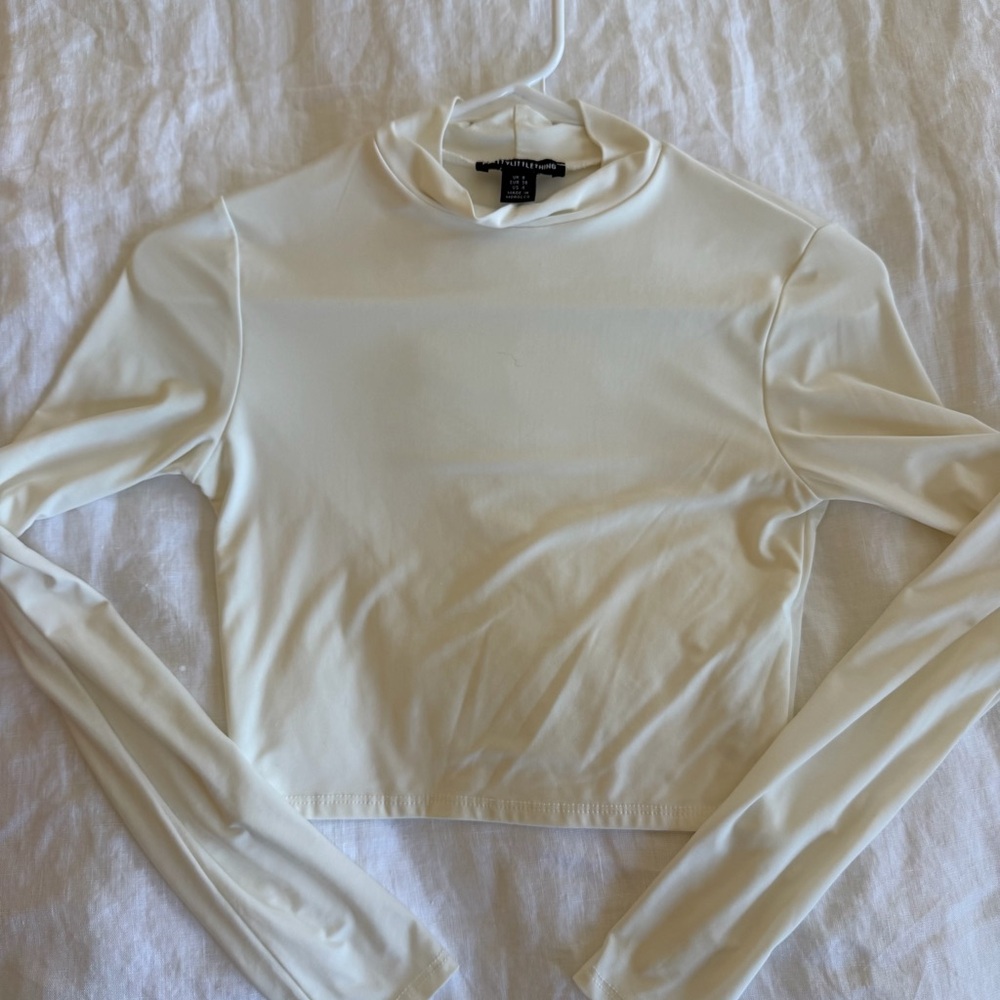 PrettyLittleThing Cream Long Sleeve Cropped Mock Neck Top